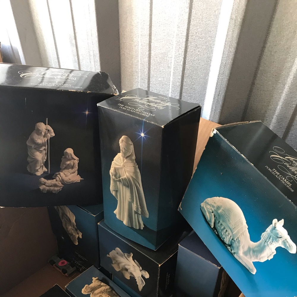 Avon nativity set